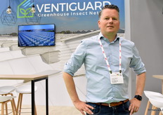Laurens Besemer of Ventiguard with the new retrofit. It is for frameless vents, with this system you can still use gauze.